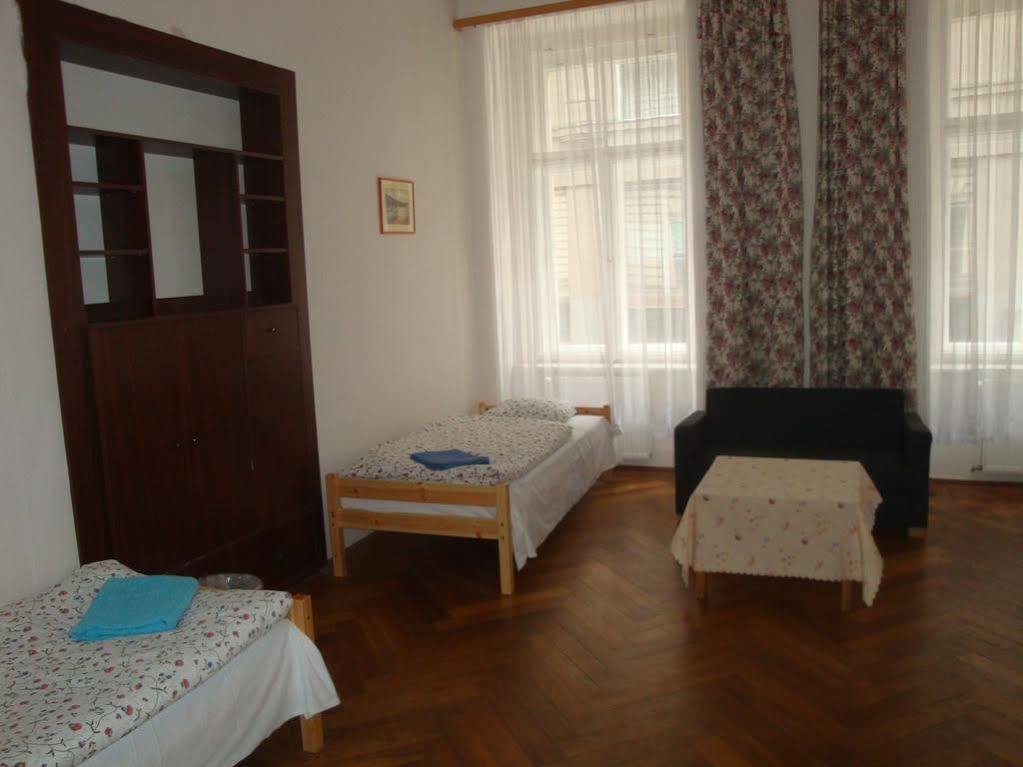 Gallery Hostel Prag Exterior foto
